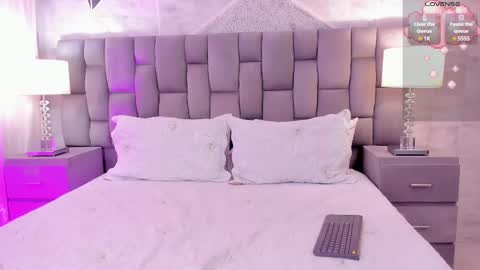 CintiaCollins  online show from February 25, 2025, 8:51 pm