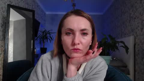 Snapshot of clara_bendover chatting on October 16, 2025, 6:20 pm Clara online show from October 16, 2025, 6:20 pm