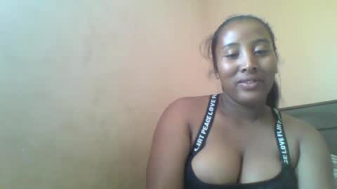 Clarah0123 online show from December 9, 2024, 7:28 am