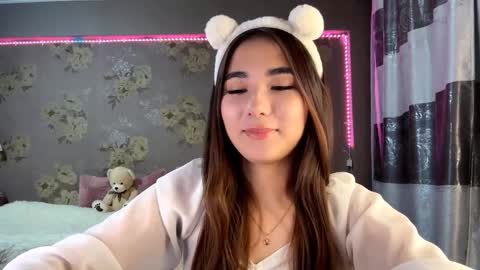 Yuna online show from November 30, 2025, 11:25 am