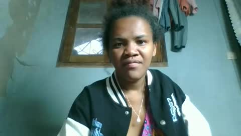 clarisse98 online show from October 21, 2025, 2:12 am