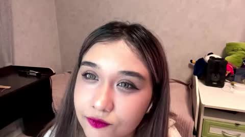 Snapshot of clary_cloud chatting on November 7, 2025, 6:08 pm Lara online show from November 7, 2025, 6:08 pm