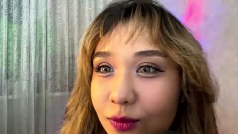 Snapshot of clary_cloud chatting on December 2, 2025, 6:47 pm Lara online show from December 2, 2025, 6:47 pm