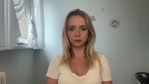 ClaudiaGold online show from September 10, 2025, 3:12 pm