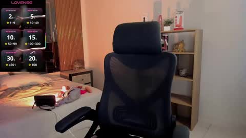 Snapshot of cleeoadams_ chatting on October 9, 2025, 5:05 am Cleo Adams online show from October 9, 2025, 5:05 am