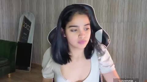 Snapshot of clementine_t chatting on September 24, 2025, 2:37 am Clementine online show from September 24, 2025, 2:37 am