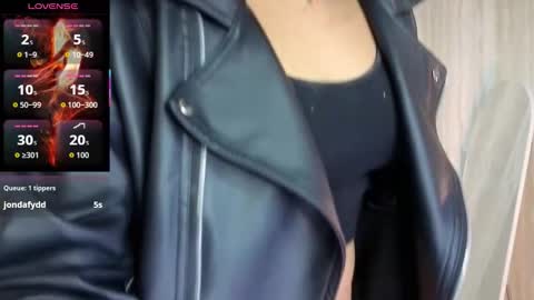 Snapshot of clementine_t chatting on October 17, 2025, 1:14 pm Clementine online show from October 17, 2025, 1:14 pm