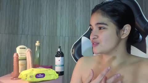 Snapshot of clementine_t chatting on November 28, 2025, 1:03 pm Clementine online show from November 28, 2025, 1:03 pm