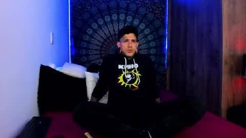 cleo y maikol online show from November 5, 2025, 1:05 am