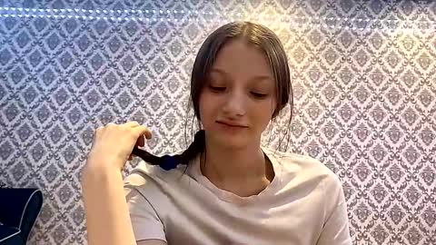 Cleo online show from December 3, 2025, 5:44 pm