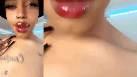 Snapshot of clermontt chatting on September 21, 2025, 2:29 pm clermontt online show from September 21, 2025, 2:29 pm