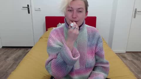 Syl  online show from February 17, 2025, 7:58 am