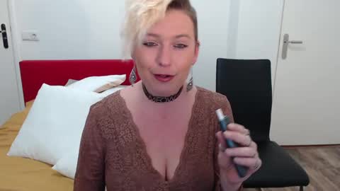 Syl  online show from February 27, 2025, 6:53 pm