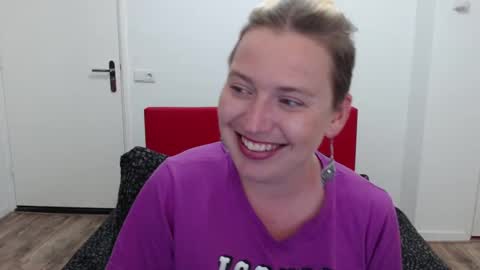 Syl  online show from March 10, 2025, 6:12 pm