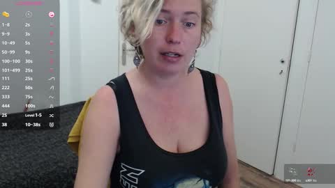 Syl  online show from October 7, 2025, 7:27 am