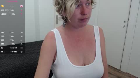 Syl  online show from October 16, 2025, 7:09 am