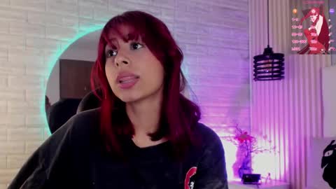 Snapshot of cloe__hills chatting on December 2, 2024, 6:43 pm Cloe online show from December 2, 2024, 6:43 pm