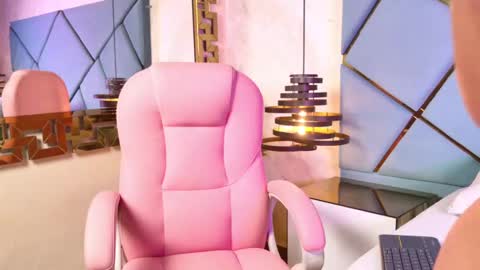 Cloe  online show from October 1, 2025, 11:49 am