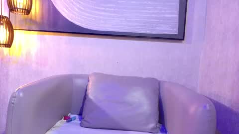 Cloe  online show from October 17, 2025, 11:46 am