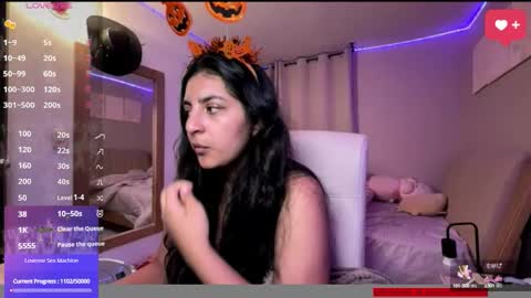 cloe small online show from October 10, 2025, 2:43 am