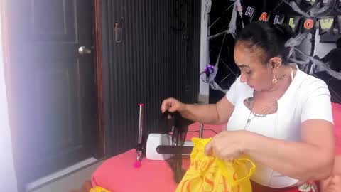 CLOE online show from November 2, 2025, 11:23 am