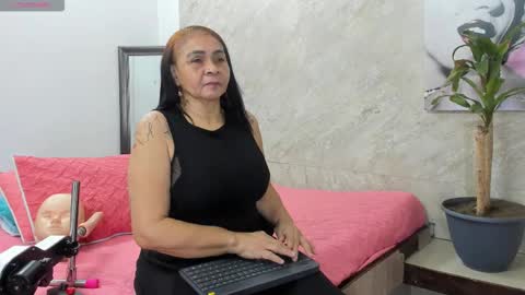 CLOE online show from November 14, 2025, 11:42 am