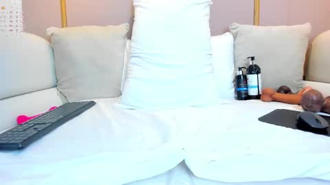 Snapshot of cloehap chatting on February 12, 2025, 3:05 pm Cloe online show from February 12, 2025, 3:05 pm