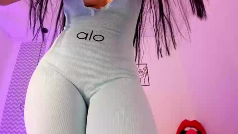 cloe online show from October 31, 2025, 1:45 pm