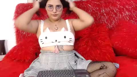 Clohe  online show from October 17, 2025, 12:19 pm