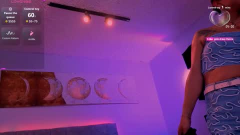 Valerie  nenitasexy online show from November 25, 2025, 6:41 pm