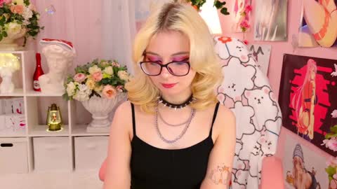 Mia online show from December 24, 2024, 10:28 pm