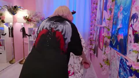 Mia online show from October 23, 2025, 8:51 pm