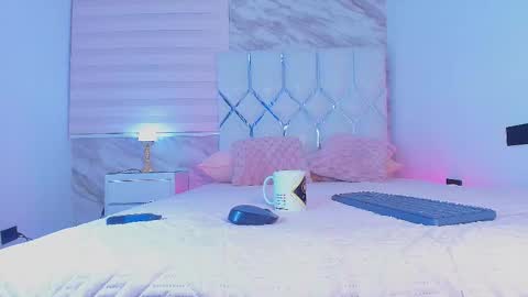 colett online show from October 30, 2025, 12:17 pm