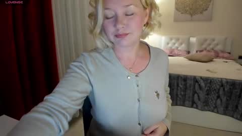 Snapshot of colette1w chatting on December 3, 2025, 6:28 pm Olga. online show from December 3, 2025, 6:28 pm