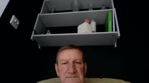 Snapshot of colinbeech chatting on October 23, 2025, 12:26 pm colinbeech online show from October 23, 2025, 12:26 pm