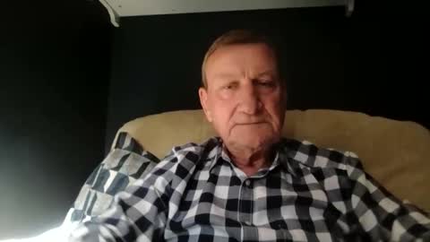 Snapshot of colinbeech chatting on October 24, 2025, 9:06 am colinbeech online show from October 24, 2025, 9:06 am