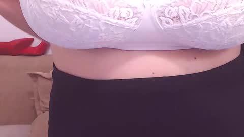 Snapshot of college_dream_bbw chatting on January 19, 2025, 11:43 pm Maddison online show from January 19, 2025, 11:43 pm