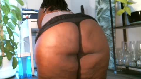 Snapshot of colorfullydark chatting on February 26, 2025, 1:41 pm Noni online show from February 26, 2025, 1:41 pm