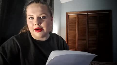 Snapshot of comeinnym chatting on December 14, 2025, 7:07 pm Nym online show from December 14, 2025, 7:07 pm