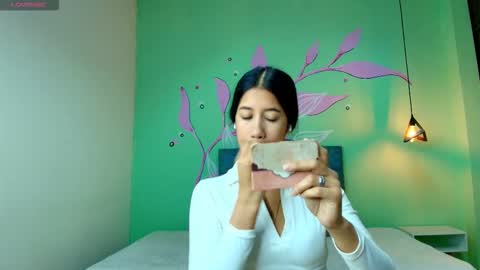 C O N N I E online show from October 19, 2025, 11:33 am