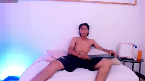 Snapshot of connorsmith__ chatting on December 19, 2025, 12:06 am Connor online show from December 19, 2025, 12:06 am