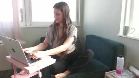 Snapshot of constantcumquest chatting on December 3, 2025, 5:11 pm ANR Mommy online show from December 3, 2025, 5:11 pm