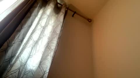 Snapshot of coolvibes69 chatting on October 25, 2025, 4:24 pm coolvibes69 online show from October 25, 2025, 4:24 pm