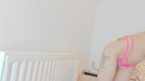 Snapshot of coquette_petite chatting on December 17, 2025, 8:59 pm coquette_petite online show from December 17, 2025, 8:59 pm