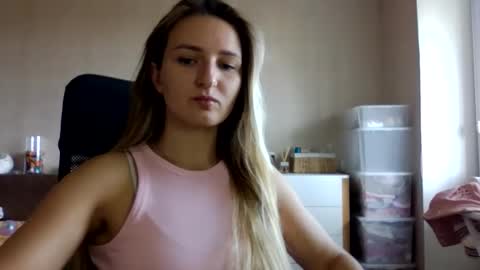 cora_fora online show from September 17, 2025, 8:05 am