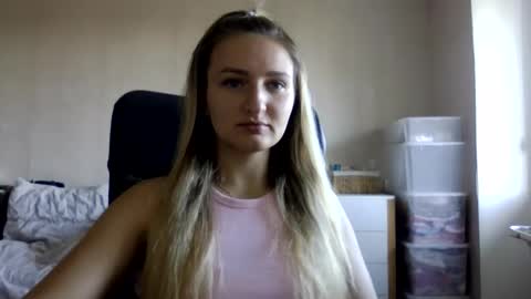 cora_fora online show from September 21, 2025, 7:21 am