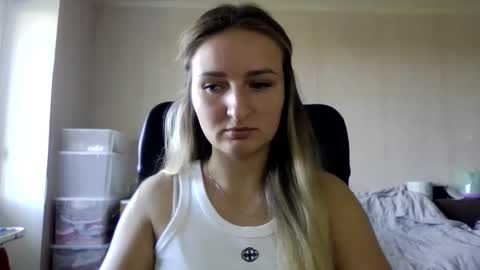 cora_fora online show from September 22, 2025, 8:05 am