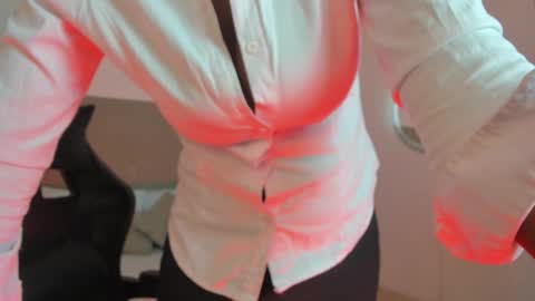 C O R A  L online show from November 28, 2025, 2:36 am