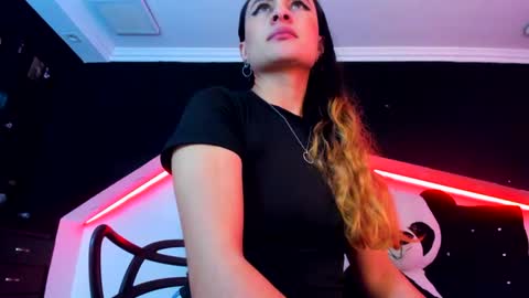 Snapshot of coral_gibson chatting on January 10, 2025, 12:15 pm Coral online show from January 10, 2025, 12:15 pm