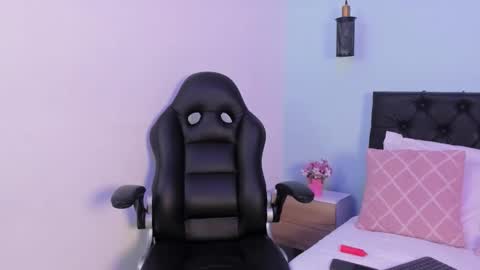 Carol Jhones  online show from October 23, 2025, 10:52 pm